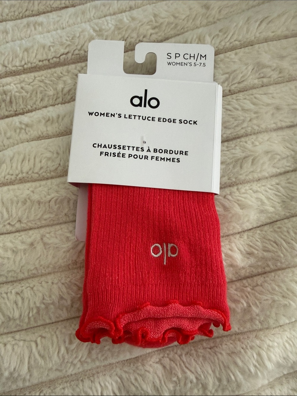 ALO Yoga Women's Lettuce Edge Socks - Candy Red